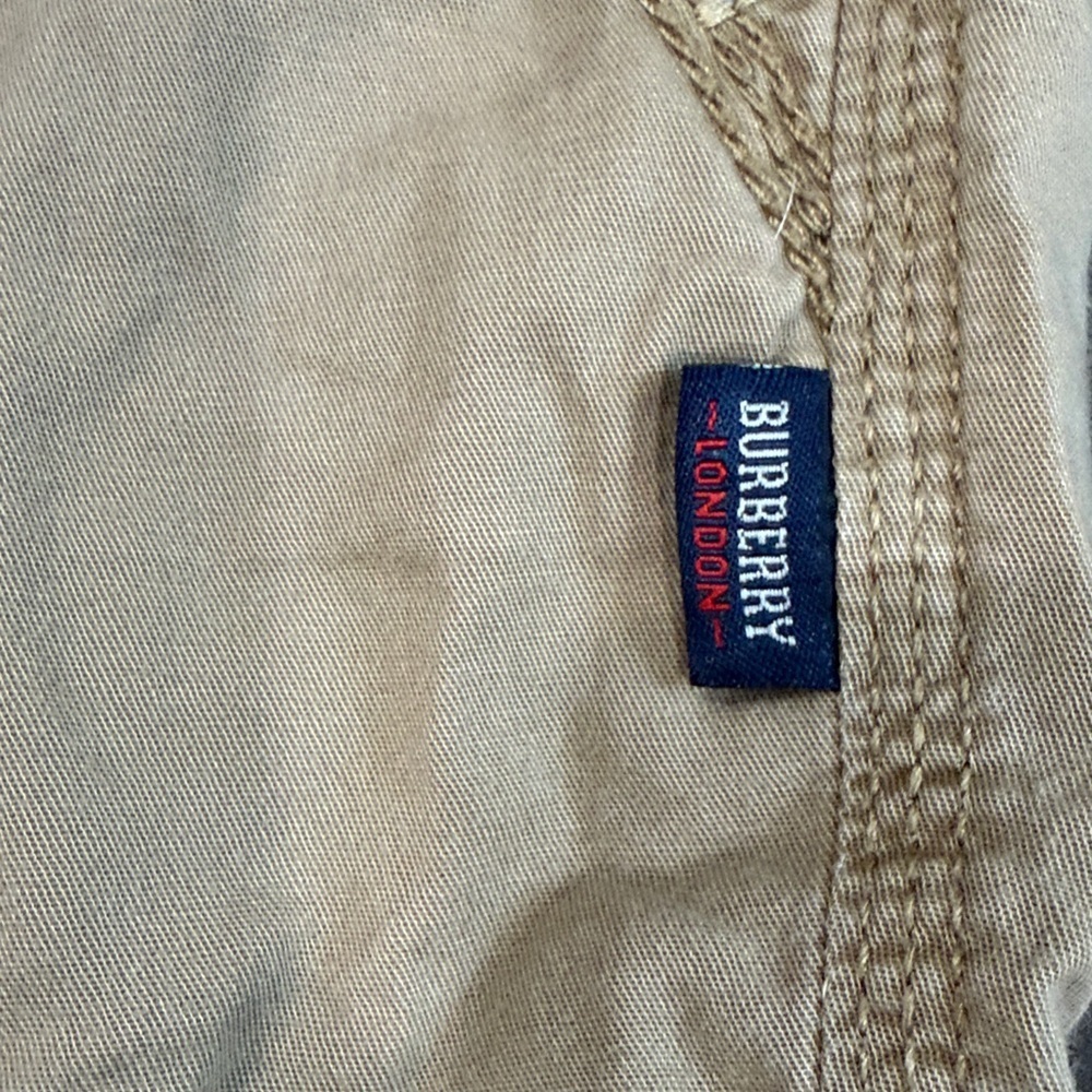 Vintage Burberry Beige Cargo Shorts for Men - Picture 2 of 6